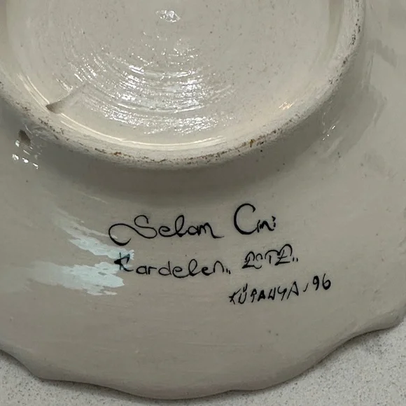 Turkish Iznik Hand-Painted Blue and Red Decorative Ceramic Wall Plate - Picture 3 of 5